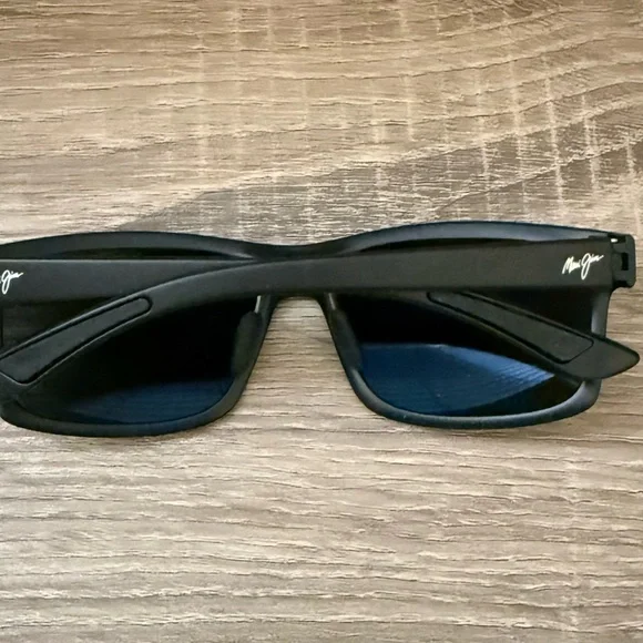 Maui Jim Men’s Sunglasses - Picture 5 of 13